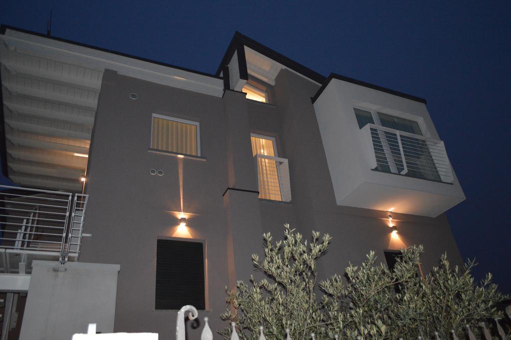 B&B Gardacharme Ντεζεντσάνο ντελ Γκάρντα Εξωτερικό φωτογραφία
